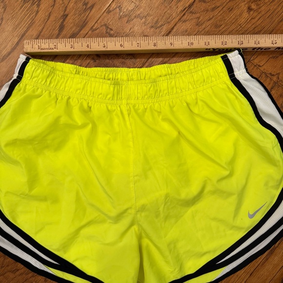 Nike Women's L Tempo Dri-FIT Mid-Rise 3' inseam Running Athleisure Shorts Neon - Picture 5 of 9